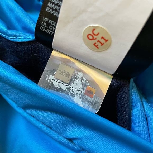 The North Face Boys’ Reversible Perrito Jacket - Picture 9 of 10